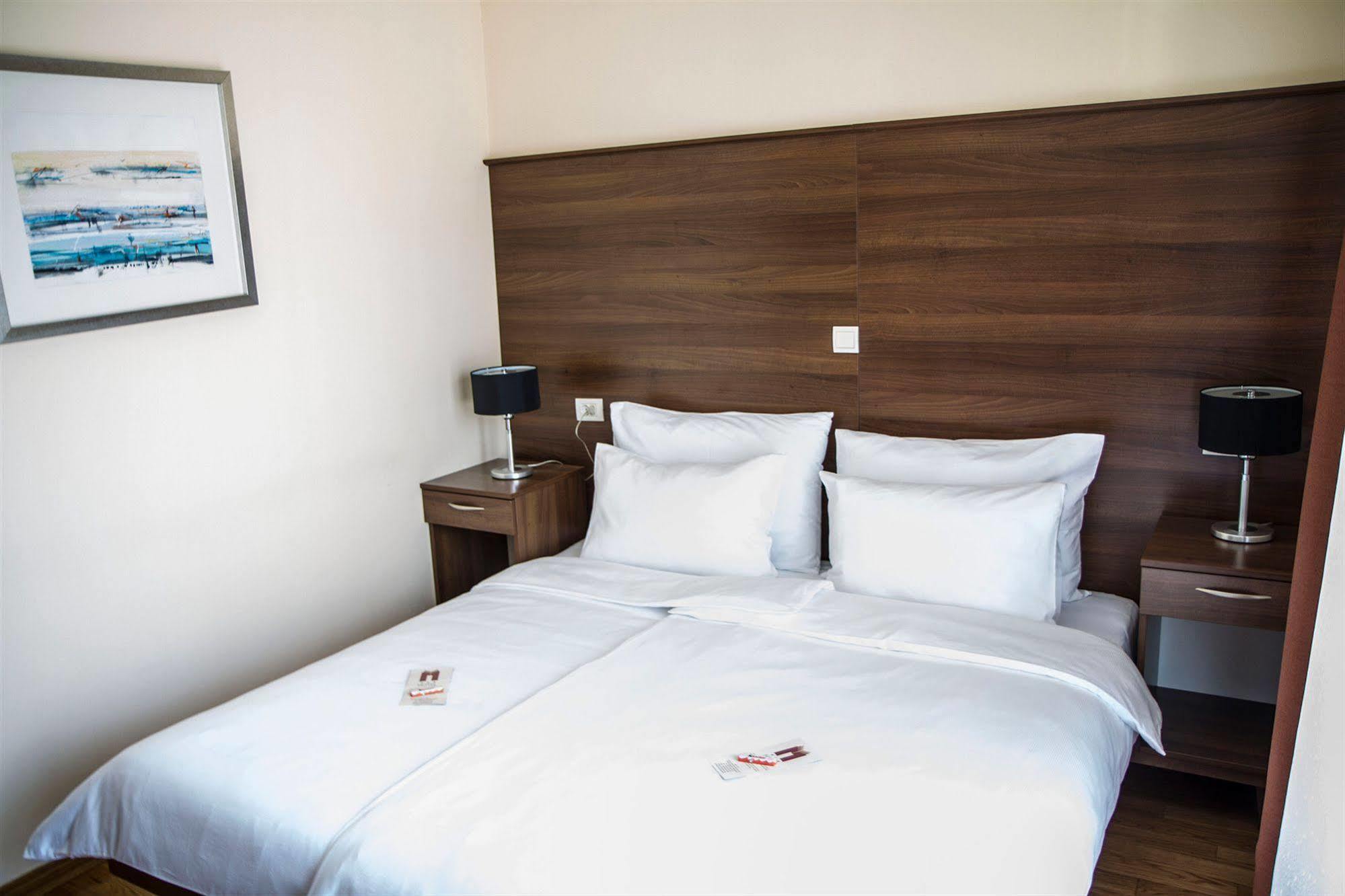 Hotel M Подгорица Экстерьер фото
