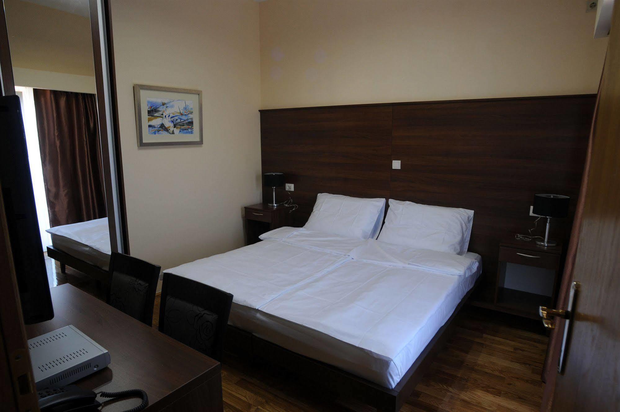 Hotel M Подгорица Экстерьер фото